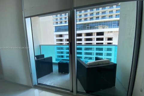 Condo in Hollywood, Florida, 2 bedrooms  № 1962489 - photo 12