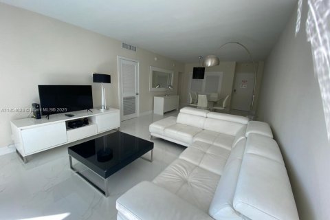 Condo in Hollywood, Florida, 2 bedrooms  № 1962489 - photo 2