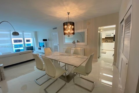 Condo in Hollywood, Florida, 2 bedrooms  № 1962489 - photo 5