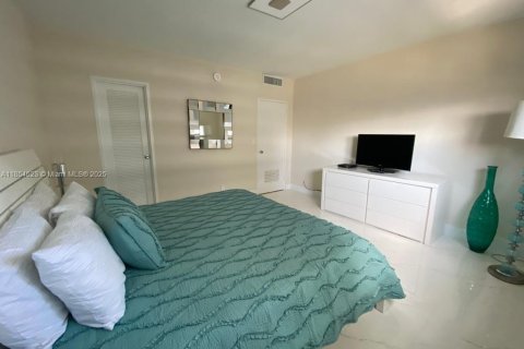 Condo in Hollywood, Florida, 2 bedrooms  № 1962489 - photo 6