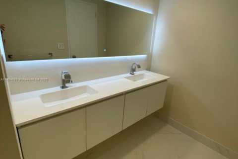 Condo in Hollywood, Florida, 2 bedrooms  № 1962489 - photo 7