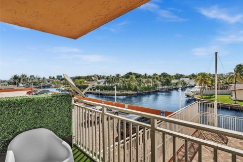 Condo in North Miami, Florida, 2 bedrooms  № 2086771 - photo 2