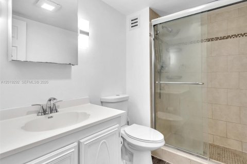 Condo in North Miami, Florida, 2 bedrooms  № 2086771 - photo 26
