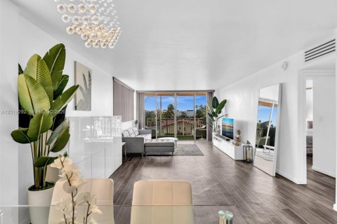 Condo in North Miami, Florida, 2 bedrooms  № 2086771 - photo 10