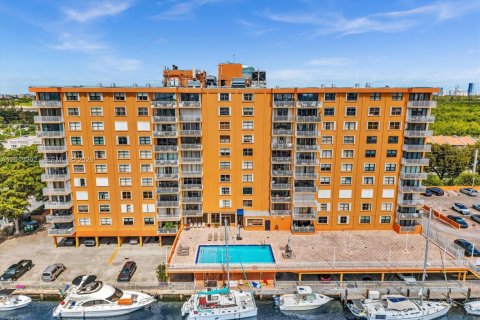 Condo in North Miami, Florida, 2 bedrooms  № 2086771
