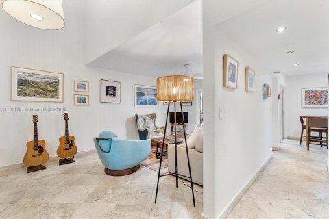 Copropriété à vendre à Miami, Floride: 2 chambres, 98.48 m2 № 1969058 - photo 3