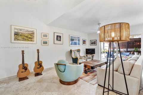 Copropriété à vendre à Miami, Floride: 2 chambres, 98.48 m2 № 1969058 - photo 4