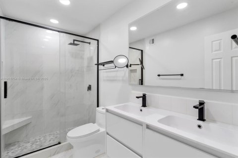 Copropriété à vendre à Miami, Floride: 2 chambres, 98.48 m2 № 1969058 - photo 17