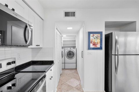 Copropriété à vendre à Miami, Floride: 2 chambres, 98.48 m2 № 1969058 - photo 11