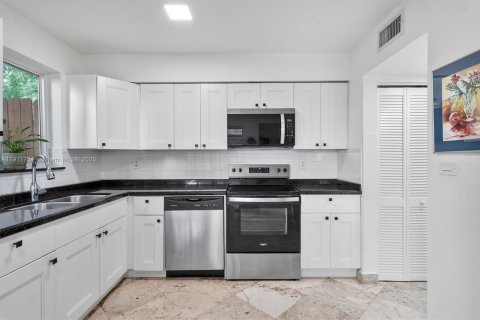 Copropriété à vendre à Miami, Floride: 2 chambres, 98.48 m2 № 1969058 - photo 10