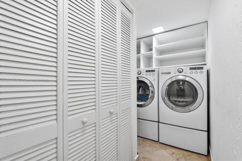 Copropriété à vendre à Miami, Floride: 2 chambres, 98.48 m2 № 1969058 - photo 12