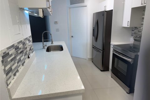 Condominio en venta en Hialeah, Florida, 1 dormitorio, 58.9 m2 № 1887722 - foto 6
