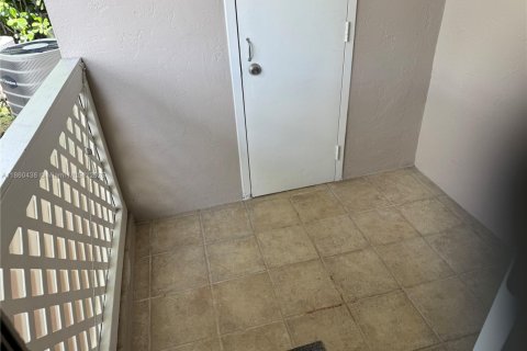 Condominio en venta en Hialeah, Florida, 1 dormitorio, 58.9 m2 № 1887722 - foto 9