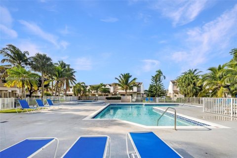 Condominio en venta en Hialeah, Florida, 1 dormitorio, 58.9 m2 № 1887722 - foto 14