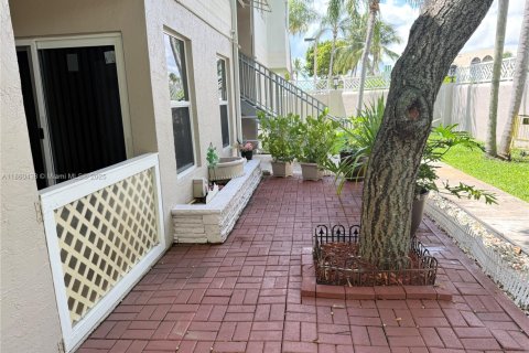 Condominio en venta en Hialeah, Florida, 1 dormitorio, 58.9 m2 № 1887722 - foto 13