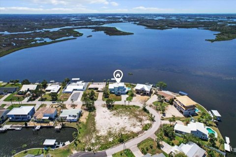 House in Crystal River, Florida 3 bedrooms, 390.65 sq.m. № 1733361 - photo 7