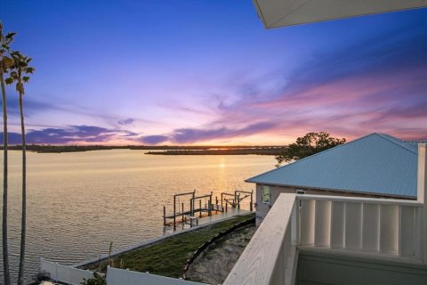 House in Crystal River, Florida 3 bedrooms, 390.65 sq.m. № 1733361 - photo 6
