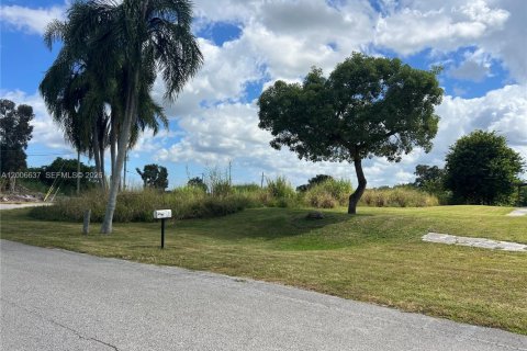 Propiedad comercial en venta en Moore Haven, Florida № 2071133 - foto 5