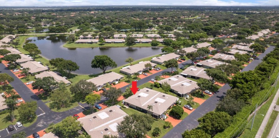 House in Boca Raton, Florida 2 bedrooms, 96.99 sq.m. № 1225856
