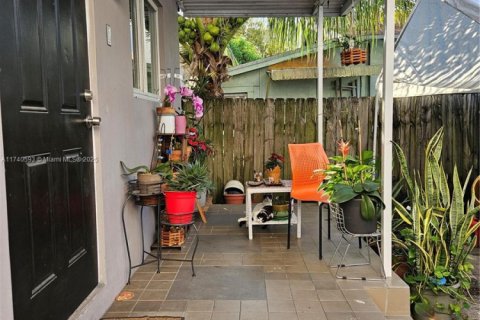 House in Miami, Florida 3 bedrooms, 85.28 sq.m. № 1961538 - photo 2