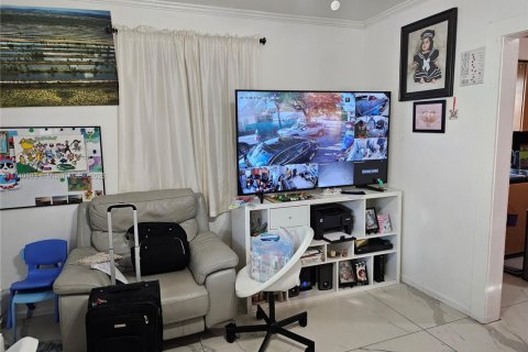 House in Miami, Florida 3 bedrooms, 85.28 sq.m. № 1961538 - photo 7