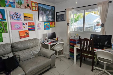 House in Miami, Florida 3 bedrooms, 85.28 sq.m. № 1961538 - photo 6