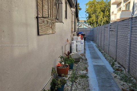 House in Miami, Florida 3 bedrooms, 85.28 sq.m. № 1961538 - photo 15