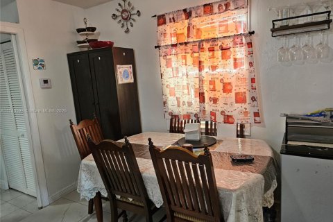 House in Miami, Florida 3 bedrooms, 85.28 sq.m. № 1961538 - photo 5