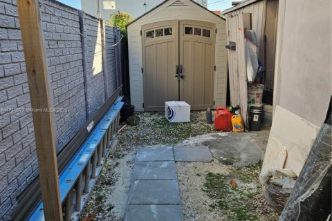 House in Miami, Florida 3 bedrooms, 85.28 sq.m. № 1961538 - photo 16