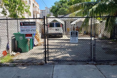 House in Miami, Florida 3 bedrooms, 85.28 sq.m. № 1961538 - photo 20