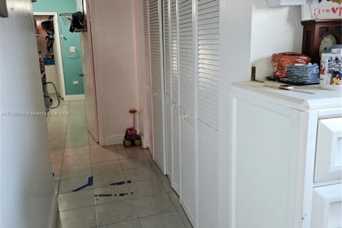 House in Miami, Florida 3 bedrooms, 85.28 sq.m. № 1961538 - photo 12