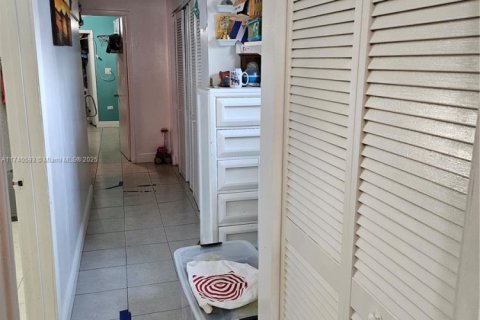 House in Miami, Florida 3 bedrooms, 85.28 sq.m. № 1961538 - photo 14