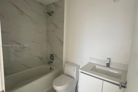 Condo in Miami, Florida, 3 bedrooms  № 2030230 - photo 15