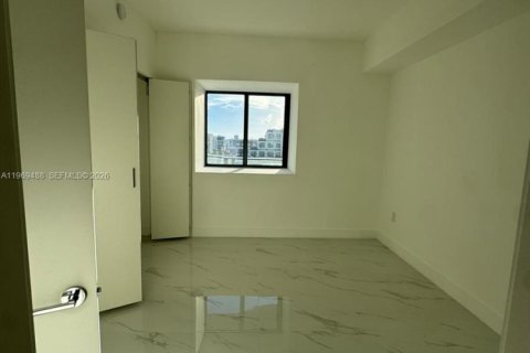 Condo in Miami, Florida, 3 bedrooms  № 2030230 - photo 16