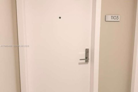 Condo in Miami, Florida, 3 bedrooms  № 2030230 - photo 23