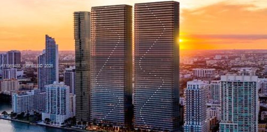 Condo in Miami, Florida, 3 bedrooms  № 2030230