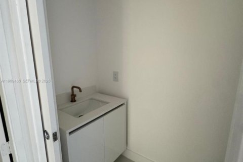 Condo in Miami, Florida, 3 bedrooms  № 2030230 - photo 18