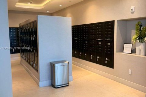 Condo in Miami, Florida, 3 bedrooms  № 2030230 - photo 24