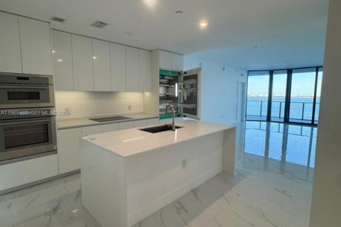 Condo in Miami, Florida, 3 bedrooms  № 2030230 - photo 2