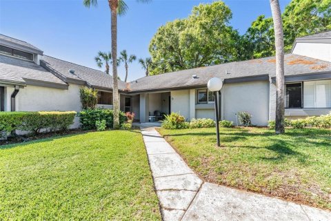 House in Tarpon Springs, Florida 2 bedrooms, 102.19 sq.m. № 1609111 - photo 2
