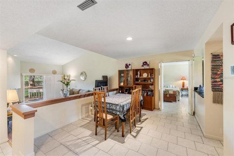 House in Tarpon Springs, Florida 2 bedrooms, 102.19 sq.m. № 1609111 - photo 4