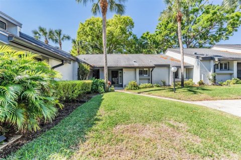 House in Tarpon Springs, Florida 2 bedrooms, 102.19 sq.m. № 1609111 - photo 1