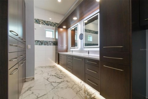 House in Wesley Chapel, Florida 3 bedrooms, 342.81 sq.m. № 1893884 - photo 15