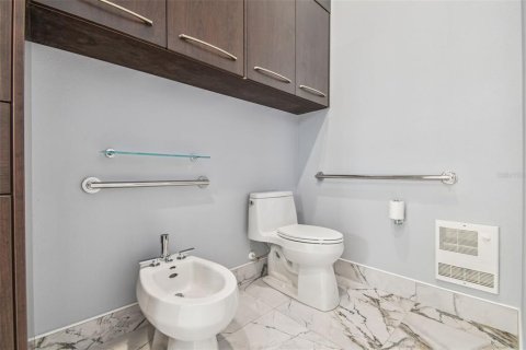 House in Wesley Chapel, Florida 3 bedrooms, 342.81 sq.m. № 1893884 - photo 21
