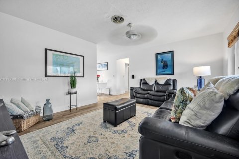 Casa en venta en Hollywood, Florida, 3 dormitorios, 120.22 m2 № 1970926 - foto 9
