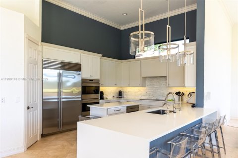 Купить виллу или дом в Уэстон, Флорида 5 спален, 406.63м2, № 1965580 - фото 15