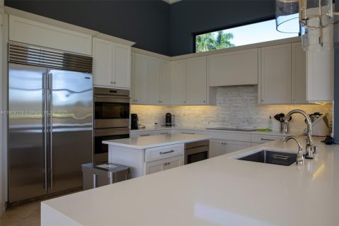 Купить виллу или дом в Уэстон, Флорида 5 спален, 406.63м2, № 1965580 - фото 16