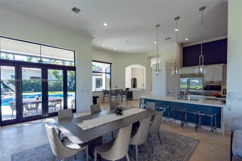Купить виллу или дом в Уэстон, Флорида 5 спален, 406.63м2, № 1965580 - фото 14