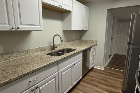Casa en venta en Tampa, Florida, 4 dormitorios, 126.72 m2 № 1670129 - foto 5