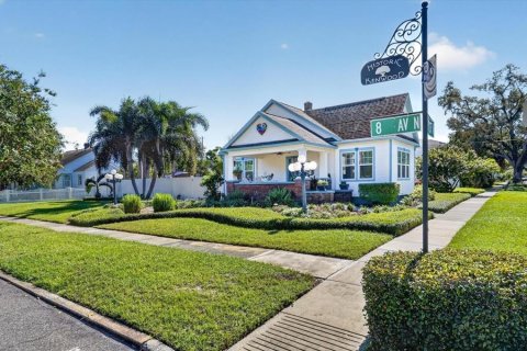 Villa ou maison à vendre à Saint Petersburg, Floride: 4 chambres, 237.74 m2 № 2431636 - photo 2